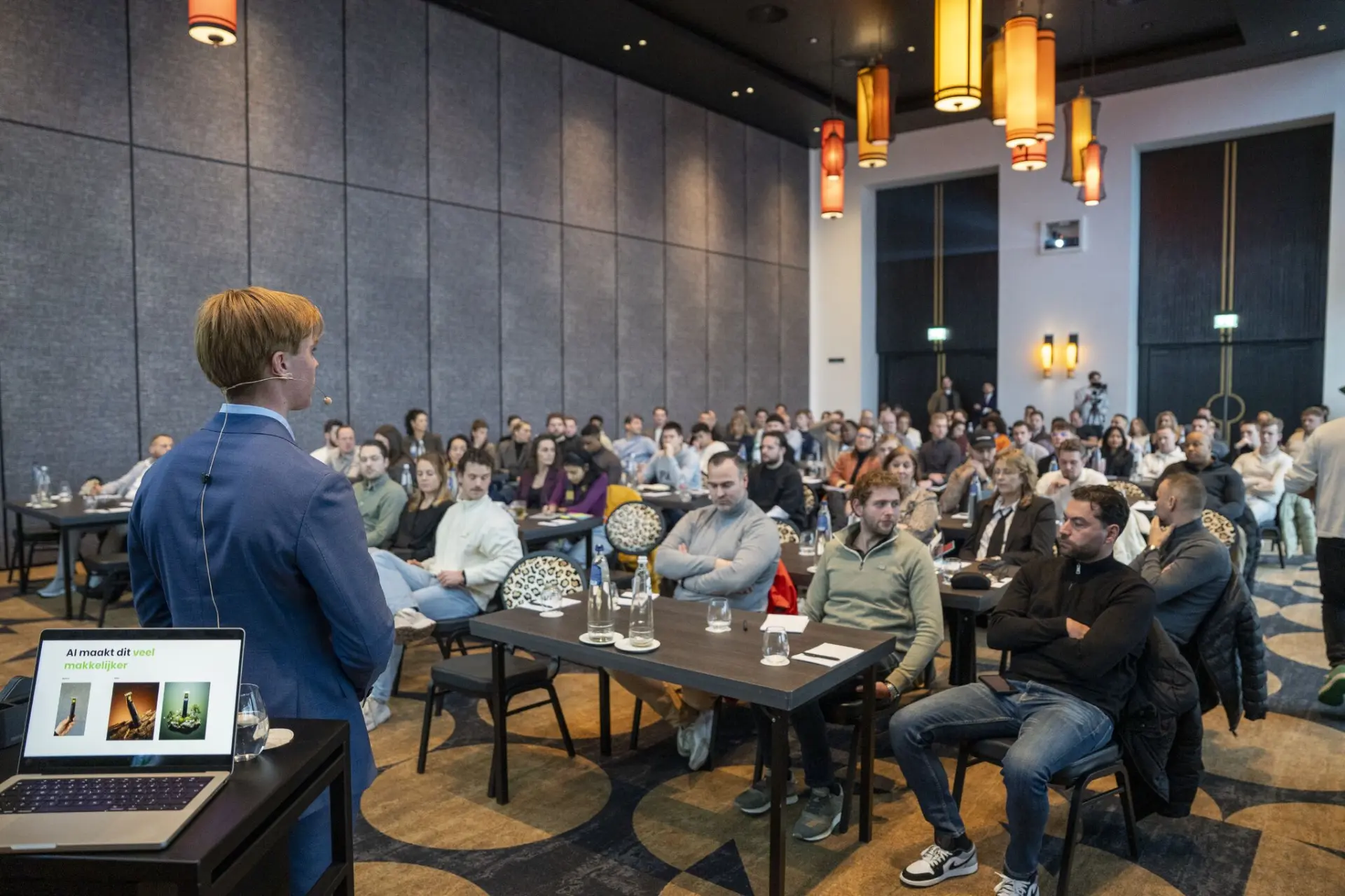 Presentatie voor een volle zaal