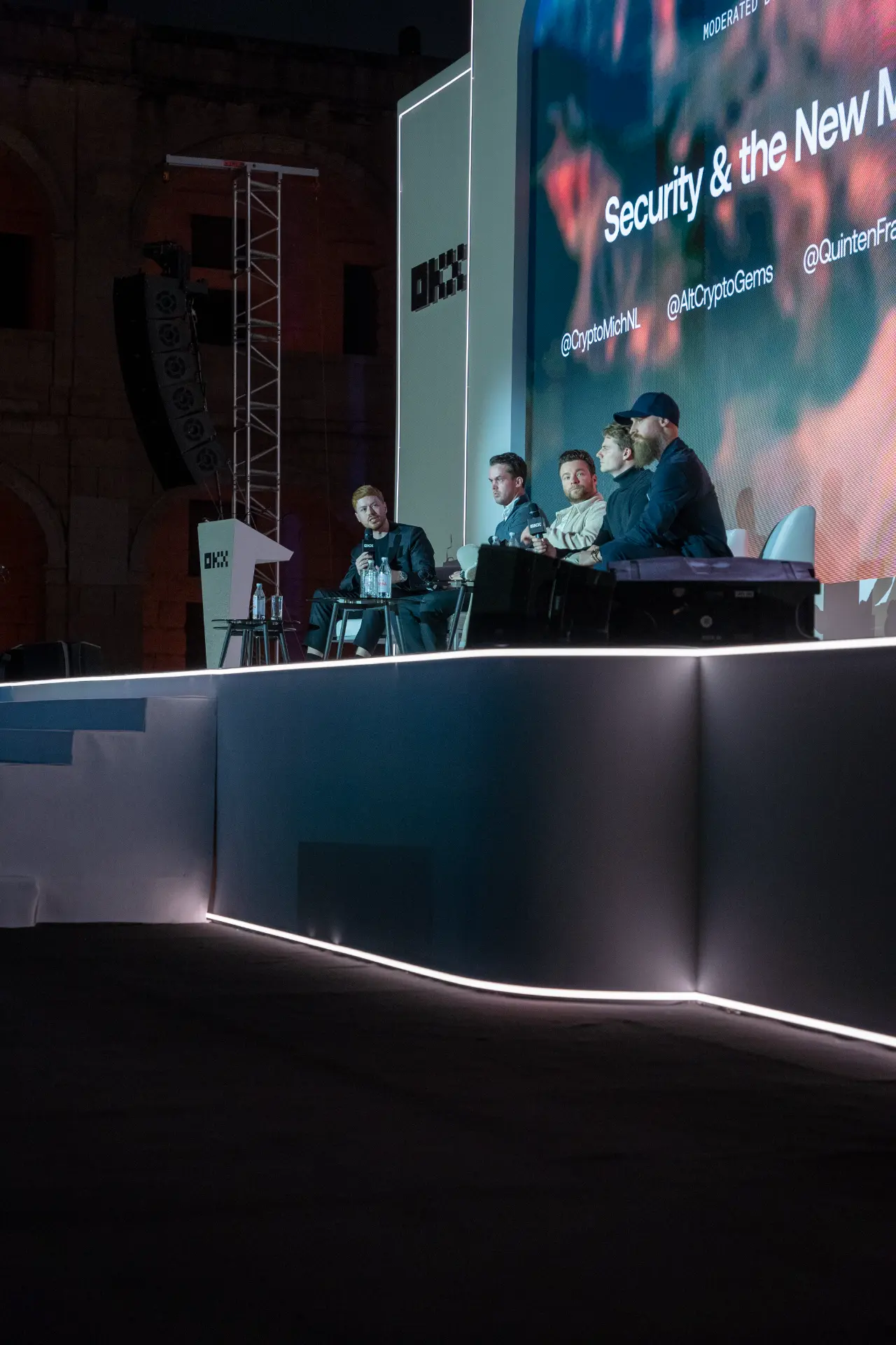 Paneldiscussie op het OKX-event