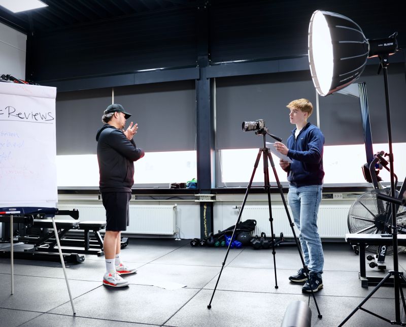 Behind the scenes: indoor studio shoot with lighting